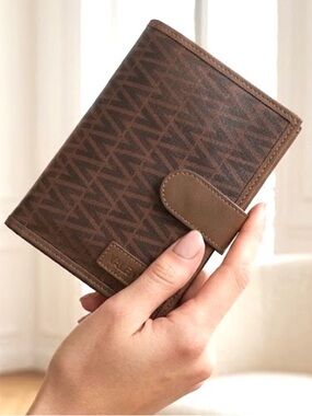 Mario Valentino Vintage Italian Leather Monogram Wallet unisex - EUC